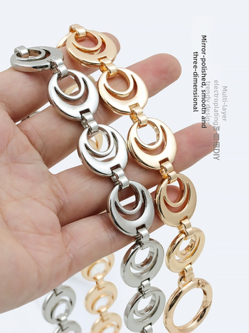 Koti õlarihm pikendatava ahelaga – metall, laiendus, tähtedega muster, kevad 2024