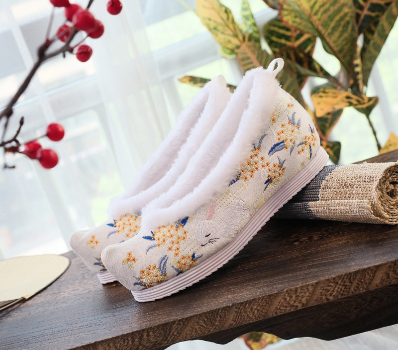 Kokvilnas auduma augšdaļa ar ziedu rakstu, burbuļojoša zole, 3–5 cm vidējā papēža, apaļa purngale