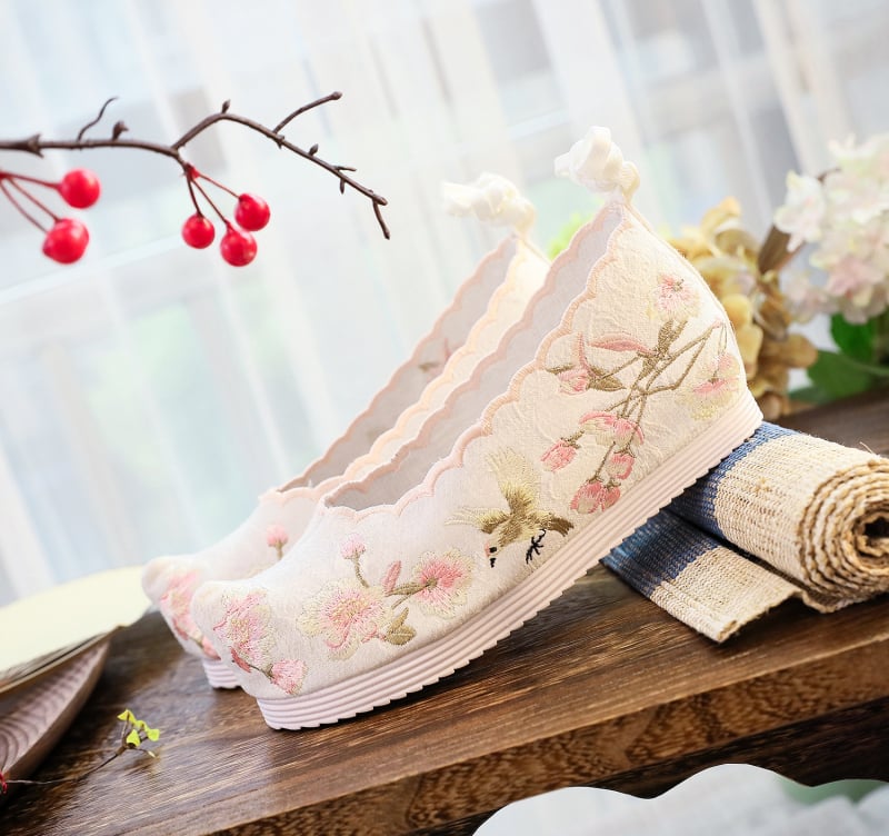 Kokvilnas auduma augšdaļa ar ziedu rakstu, burbuļojoša zole, 3–5 cm vidējā papēža, apaļa purngale