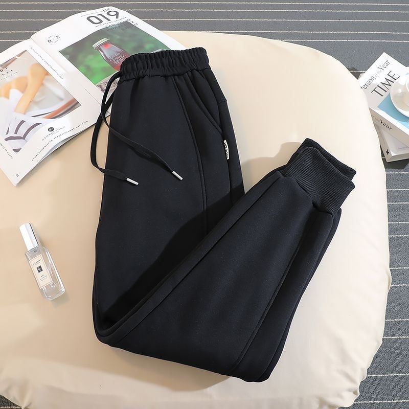 Moterų harėm jogger kelnės su fliso viduje, vilninis audinys, 50–70% vilnos, laisvas kirpimas, žiema 2025