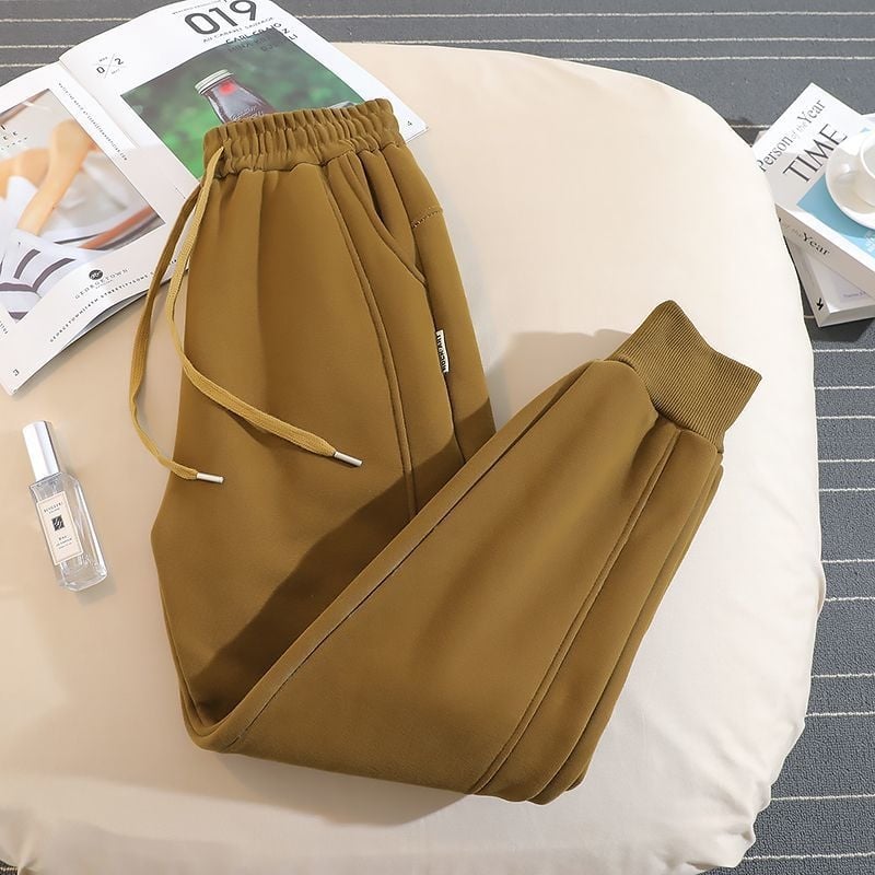 Moterų harėm jogger kelnės su fliso viduje, vilninis audinys, 50–70% vilnos, laisvas kirpimas, žiema 2025