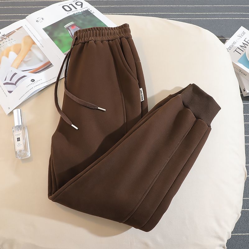 Moterų harėm jogger kelnės su fliso viduje, vilninis audinys, 50–70% vilnos, laisvas kirpimas, žiema 2025