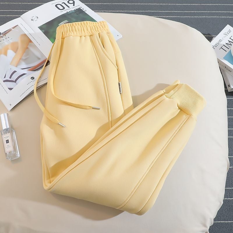 Moterų harėm jogger kelnės su fliso viduje, vilninis audinys, 50–70% vilnos, laisvas kirpimas, žiema 2025