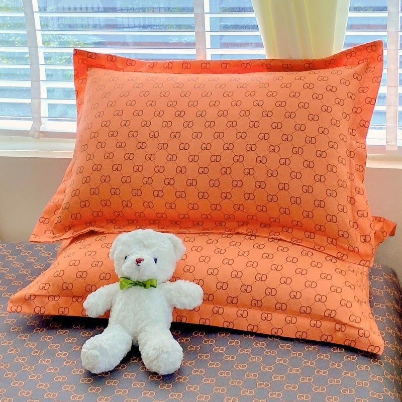 Pagalvės užvalkalas – satino poliesteris, reaktyvus spausdinimas ir dažymas, pritaikomas, šiuolaikinis minimalistinis stilius