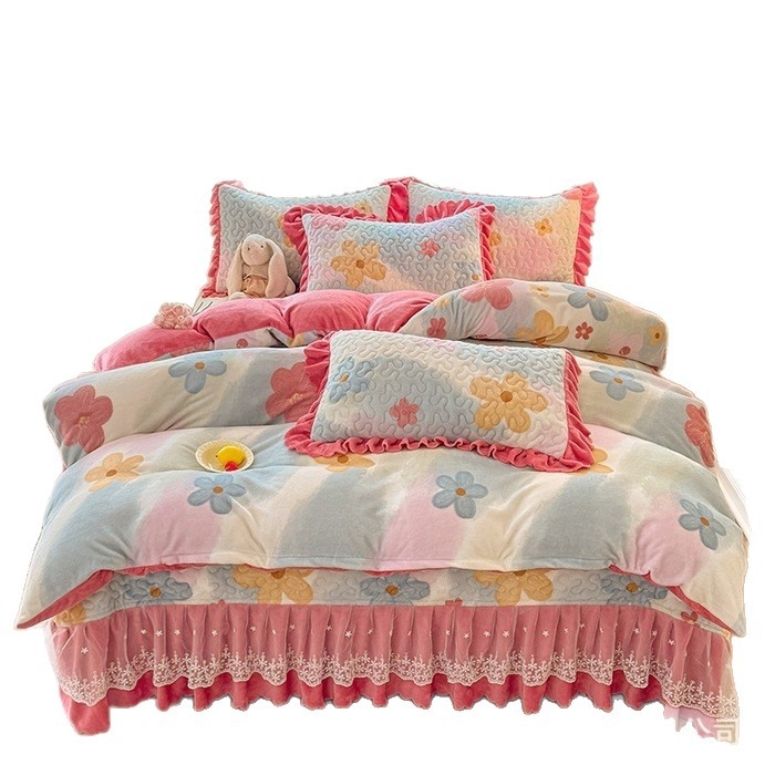 Lovos užtiesalos su nėrinių krašteliu, gėlių raštas, Milk Fleece, siūta, reaktyvus spausdinimas, keturių dalių komplektas