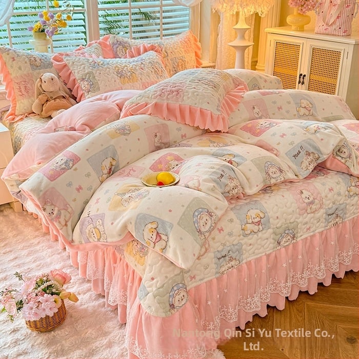 Lovos užtiesalos su nėrinių krašteliu, gėlių raštas, Milk Fleece, siūta, reaktyvus spausdinimas, keturių dalių komplektas