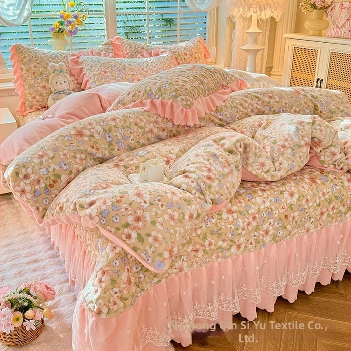 Lovos užtiesalos su nėrinių krašteliu, gėlių raštas, Milk Fleece, siūta, reaktyvus spausdinimas, keturių dalių komplektas