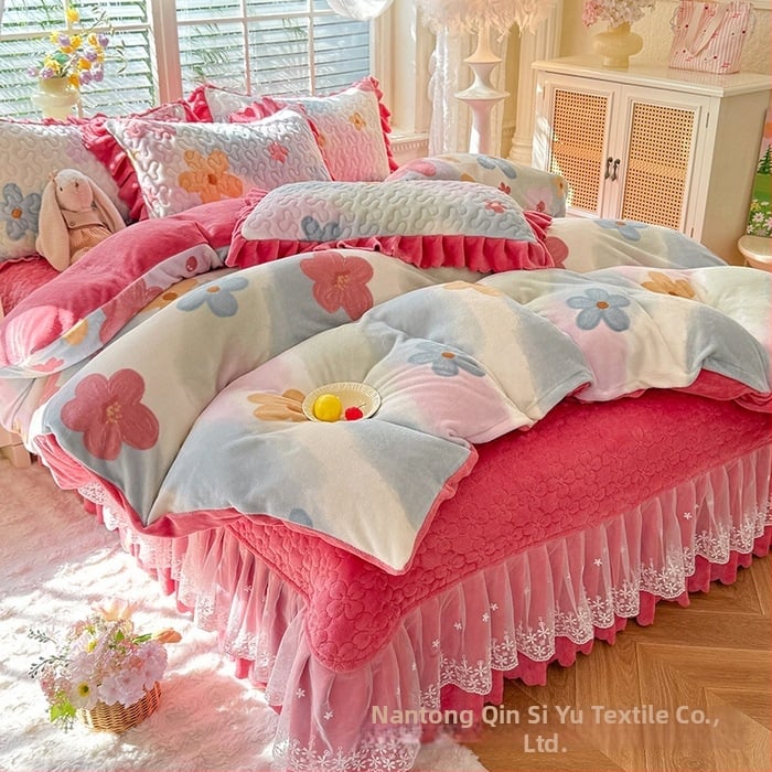 Lovos užtiesalos su nėrinių krašteliu, gėlių raštas, Milk Fleece, siūta, reaktyvus spausdinimas, keturių dalių komplektas