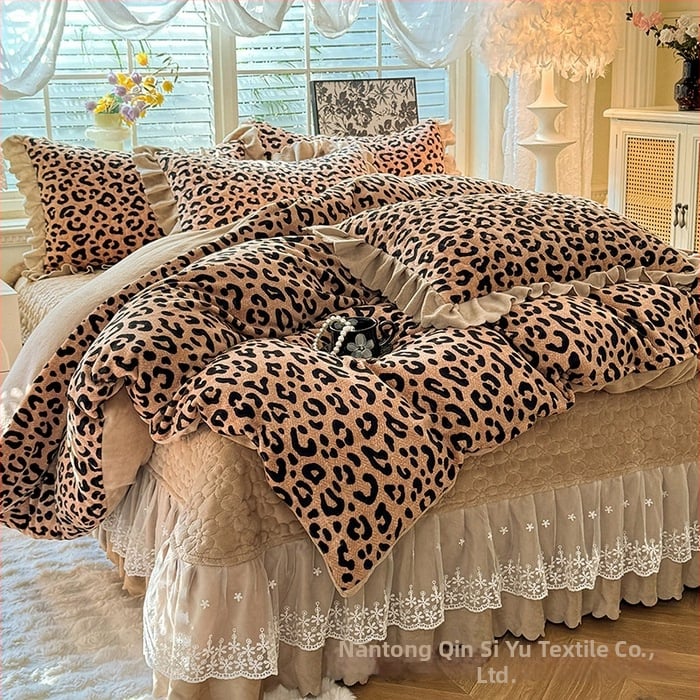 Lovos užtiesalos su nėrinių krašteliu, gėlių raštas, Milk Fleece, siūta, reaktyvus spausdinimas, keturių dalių komplektas