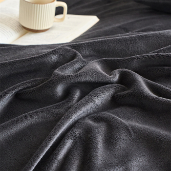 Pieno veliūro keturių dalių antklodės užvalkalų rinkinys, lakštų tipo patalynė, reaktyvinis spaudinimas ir dažymas, vientisas raštas