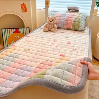 Pieno veliūro lovos užvalkalas, siuvinėtas, reagtyvus dažymas, svoris 1000–1500 g