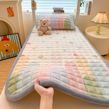 Pieno veliūro lovos užvalkalas, siuvinėtas, reagtyvus dažymas, svoris 1000–1500 g