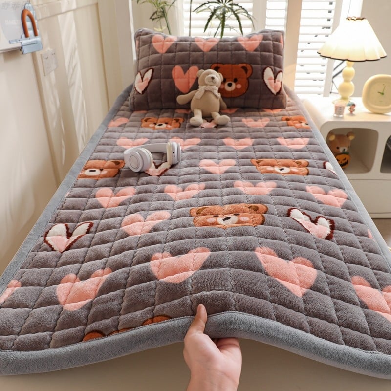 Pieno veliūro lovos užvalkalas, siuvinėtas, reagtyvus dažymas, svoris 1000–1500 g