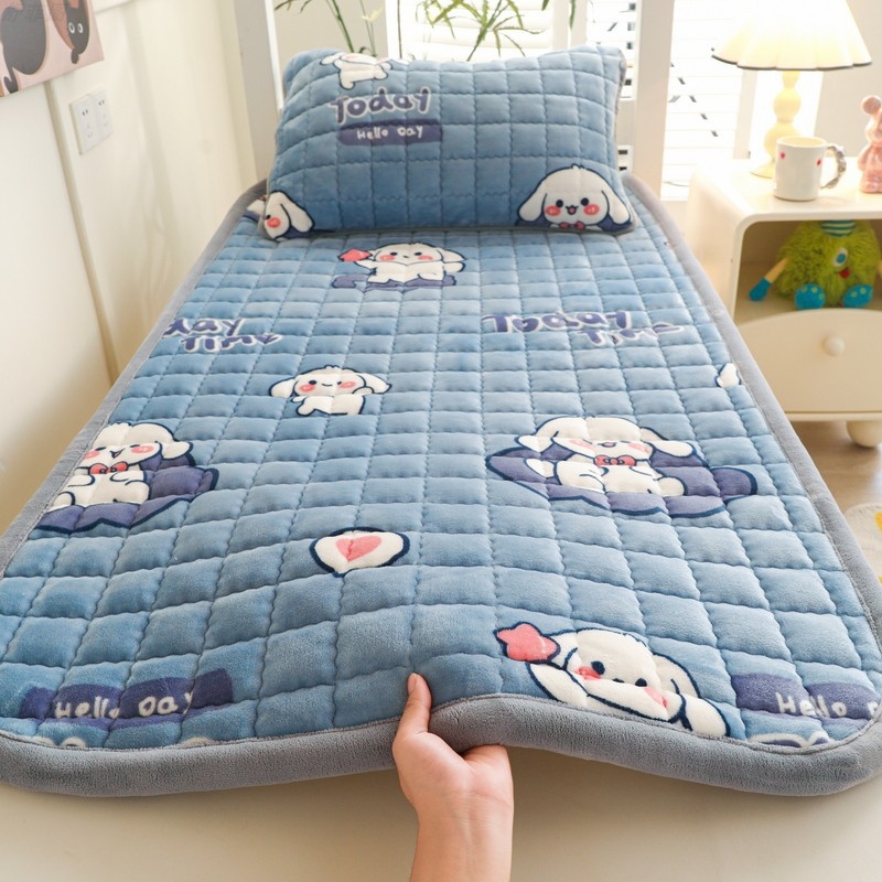 Pieno veliūro lovos užvalkalas, siuvinėtas, reagtyvus dažymas, svoris 1000–1500 g