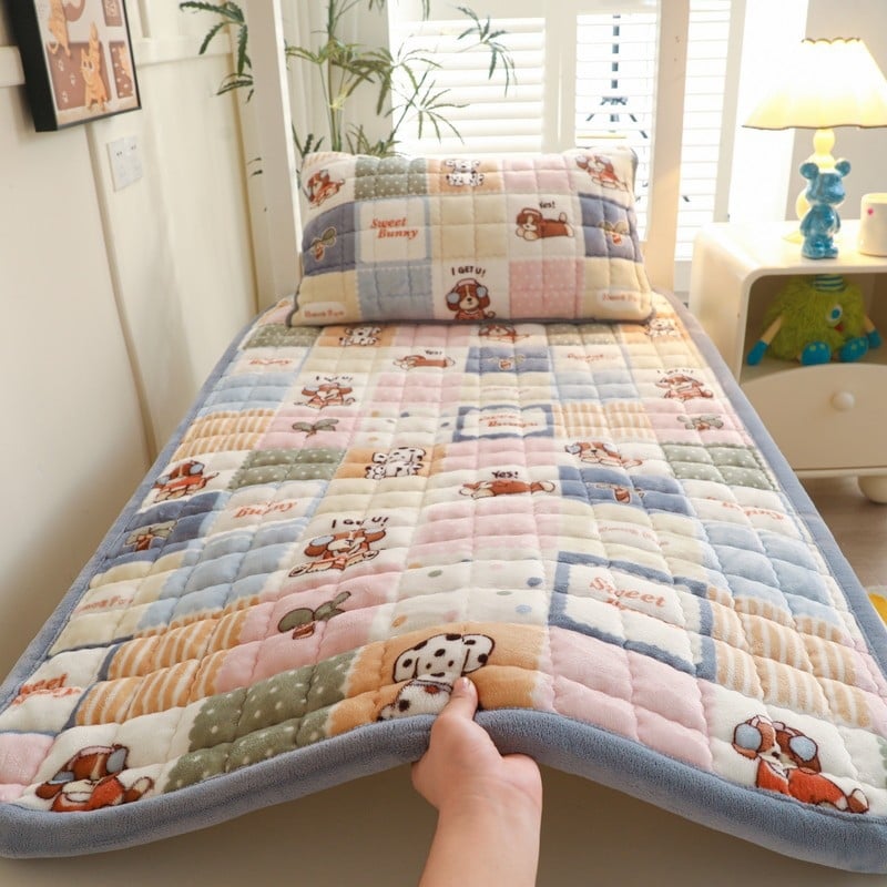 Pieno veliūro lovos užvalkalas, siuvinėtas, reagtyvus dažymas, svoris 1000–1500 g