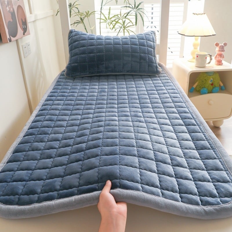 Pieno veliūro lovos užvalkalas, siuvinėtas, reagtyvus dažymas, svoris 1000–1500 g