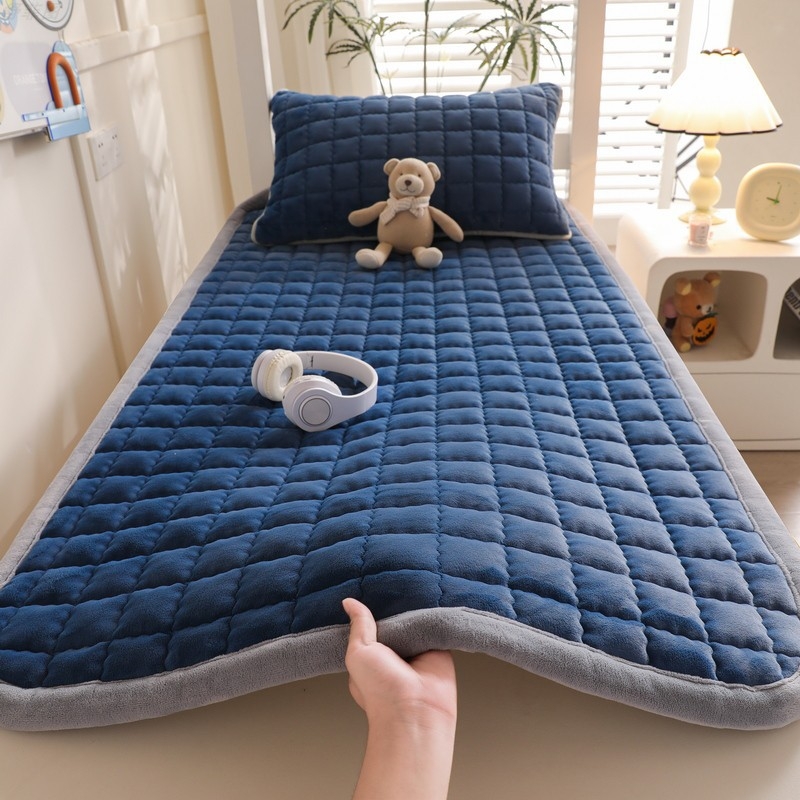 Pieno veliūro lovos užvalkalas, siuvinėtas, reagtyvus dažymas, svoris 1000–1500 g