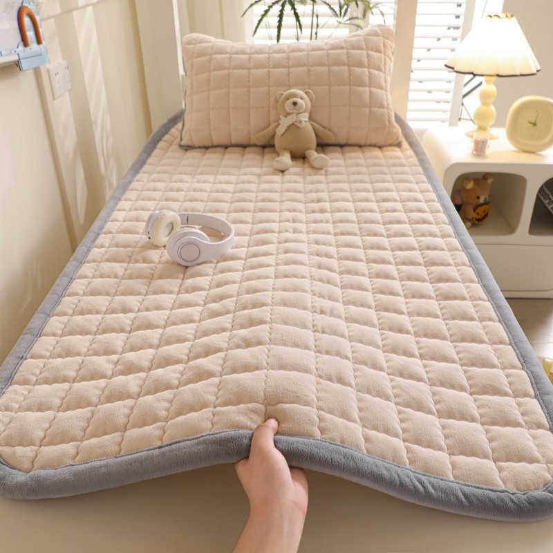 Pieno veliūro lovos užvalkalas, siuvinėtas, reagtyvus dažymas, svoris 1000–1500 g