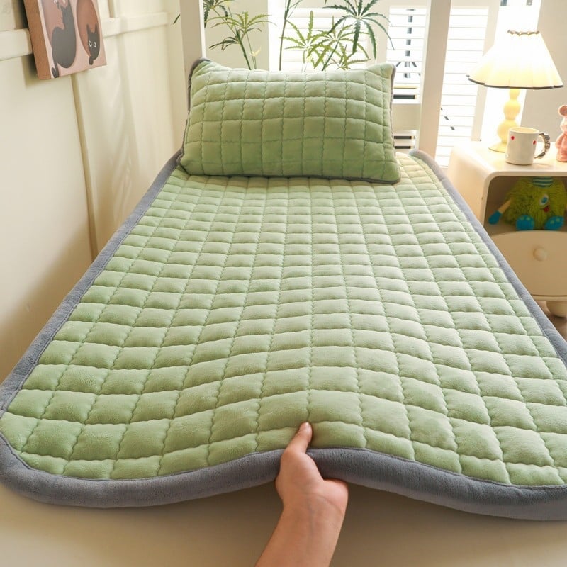 Pieno veliūro lovos užvalkalas, siuvinėtas, reagtyvus dažymas, svoris 1000–1500 g