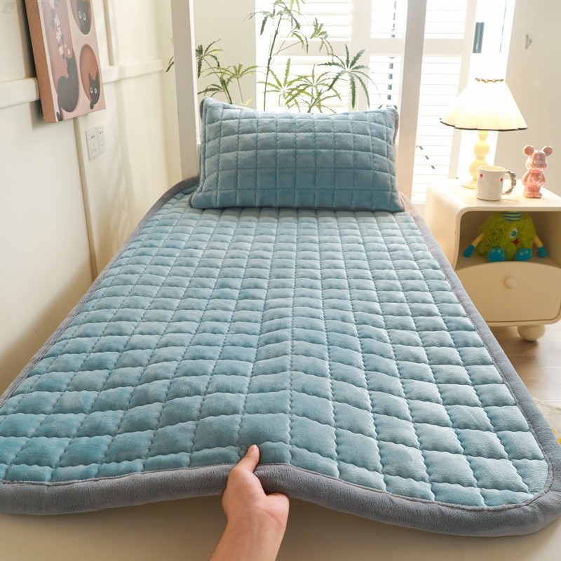 Pieno veliūro lovos užvalkalas, siuvinėtas, reagtyvus dažymas, svoris 1000–1500 g