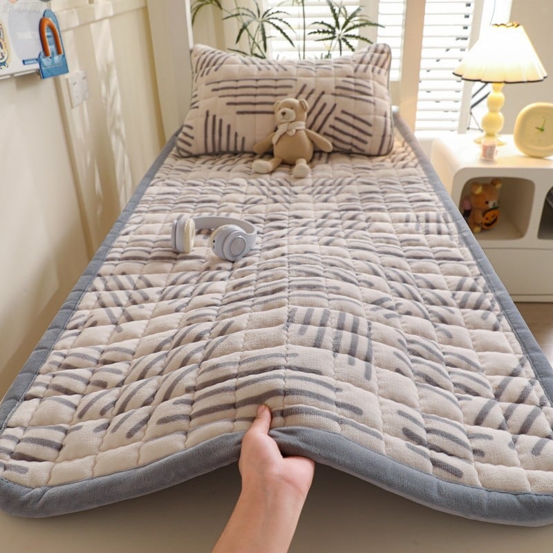 Pieno veliūro lovos užvalkalas, siuvinėtas, reagtyvus dažymas, svoris 1000–1500 g