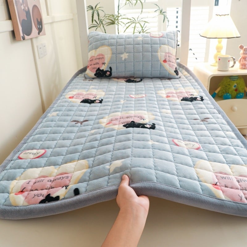 Pieno veliūro lovos užvalkalas, siuvinėtas, reagtyvus dažymas, svoris 1000–1500 g