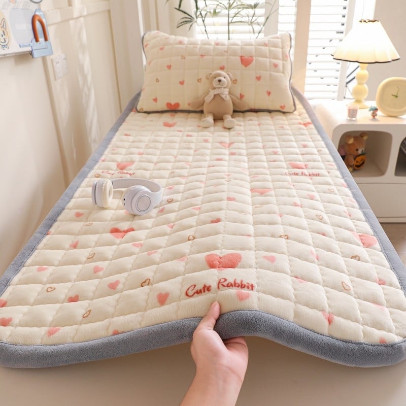 Pieno veliūro lovos užvalkalas, siuvinėtas, reagtyvus dažymas, svoris 1000–1500 g