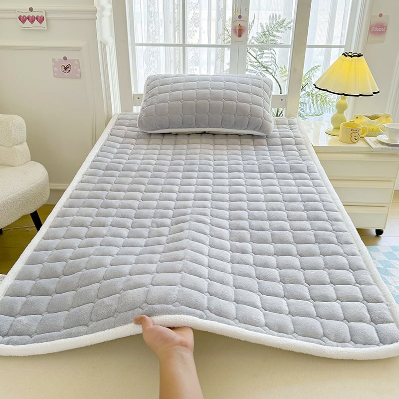 Pieno veliūro lovos užvalkalas, siuvinėtas, reagtyvus dažymas, svoris 1000–1500 g