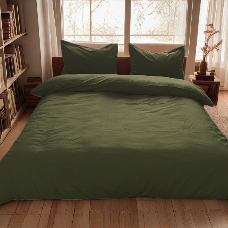 Poliesterio‑medvilnės patalynės komplektas, keturių dalių, vientisas raštas, brushed ir quilted, paprasta pynimo audinys, svoris 1000–1500 g