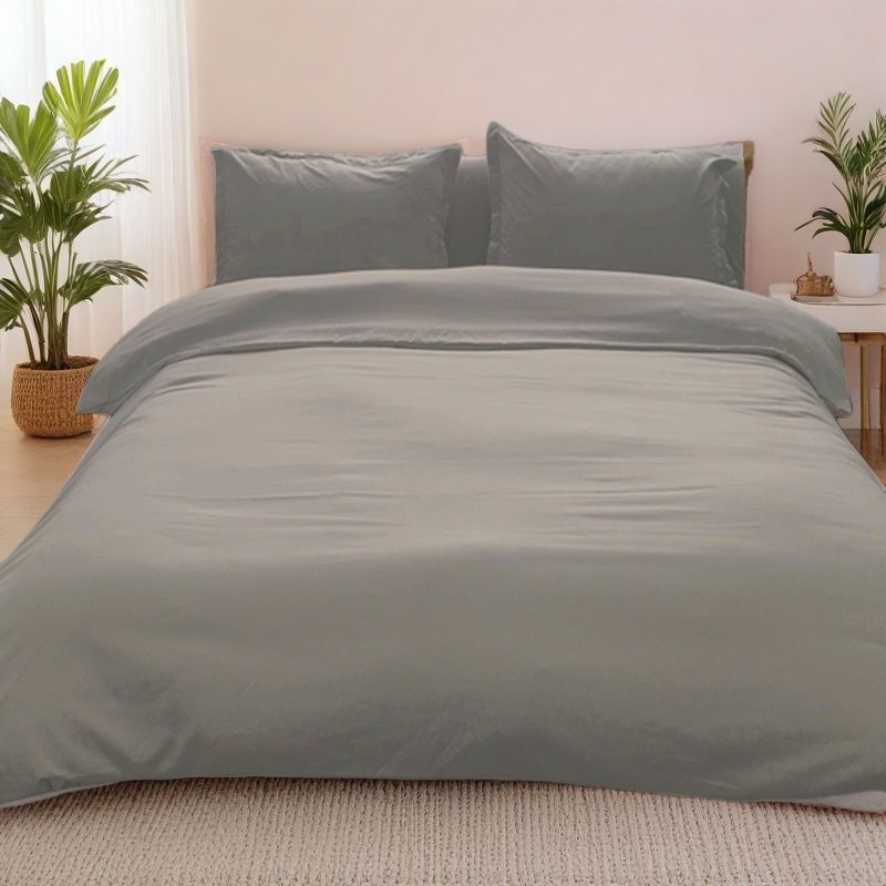 Poliesterio‑medvilnės patalynės komplektas, keturių dalių, vientisas raštas, brushed ir quilted, paprasta pynimo audinys, svoris 1000–1500 g