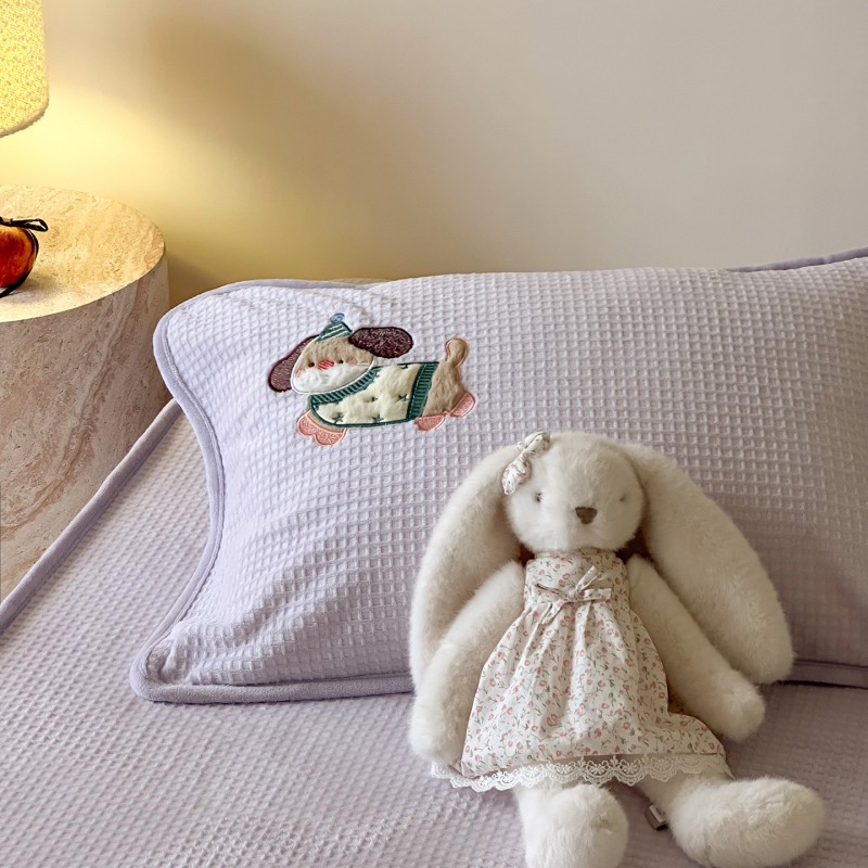 Trys dalių patalynės komplektas su animaciniu piešiniu, sintetinių pluoštų su reaktyviu dažymu, įtemptas lakštas