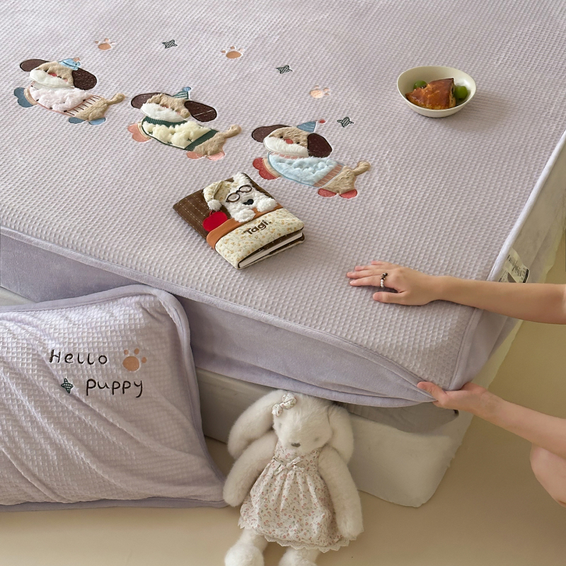 Trys dalių patalynės komplektas su animaciniu piešiniu, sintetinių pluoštų su reaktyviu dažymu, įtemptas lakštas