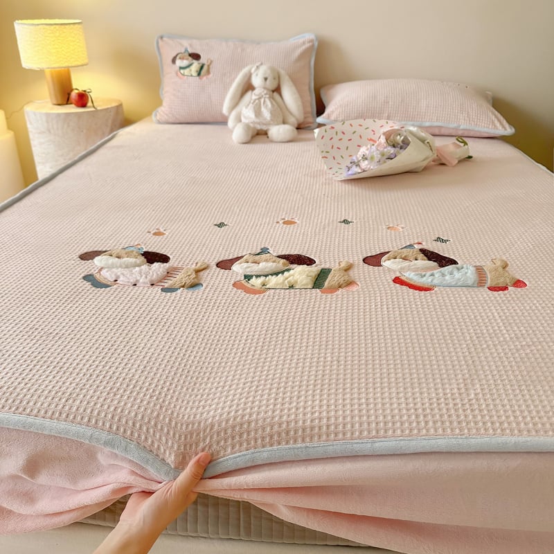 Trys dalių patalynės komplektas su animaciniu piešiniu, sintetinių pluoštų su reaktyviu dažymu, įtemptas lakštas