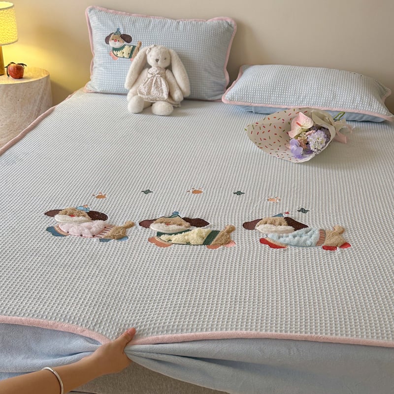 Trys dalių patalynės komplektas su animaciniu piešiniu, sintetinių pluoštų su reaktyviu dažymu, įtemptas lakštas