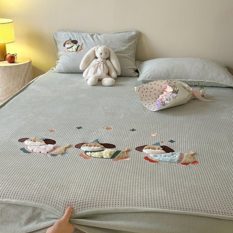 Trys dalių patalynės komplektas su animaciniu piešiniu, sintetinių pluoštų su reaktyviu dažymu, įtemptas lakštas