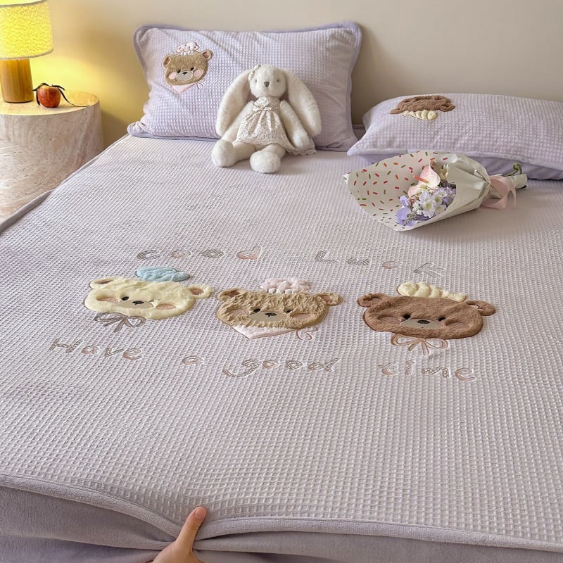 Trys dalių patalynės komplektas su animaciniu piešiniu, sintetinių pluoštų su reaktyviu dažymu, įtemptas lakštas