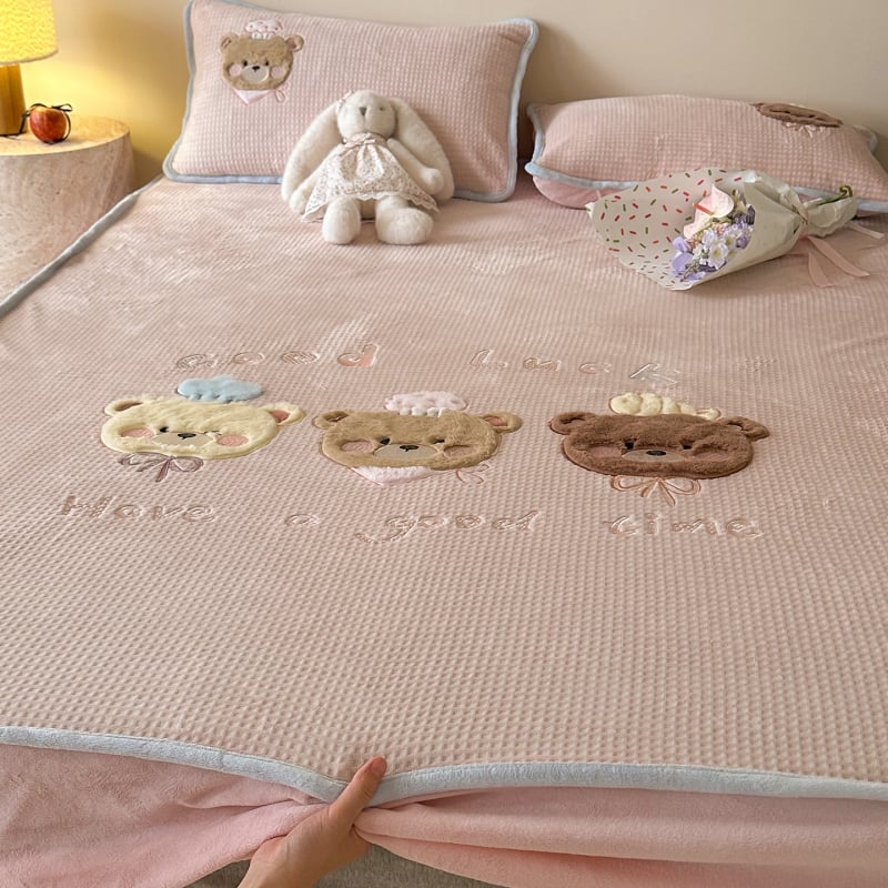 Trys dalių patalynės komplektas su animaciniu piešiniu, sintetinių pluoštų su reaktyviu dažymu, įtemptas lakštas