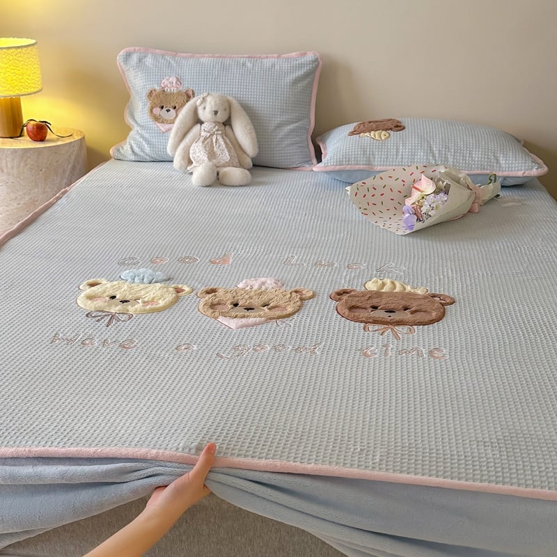 Trys dalių patalynės komplektas su animaciniu piešiniu, sintetinių pluoštų su reaktyviu dažymu, įtemptas lakštas