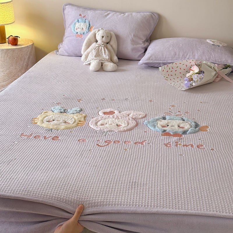 Trys dalių patalynės komplektas su animaciniu piešiniu, sintetinių pluoštų su reaktyviu dažymu, įtemptas lakštas