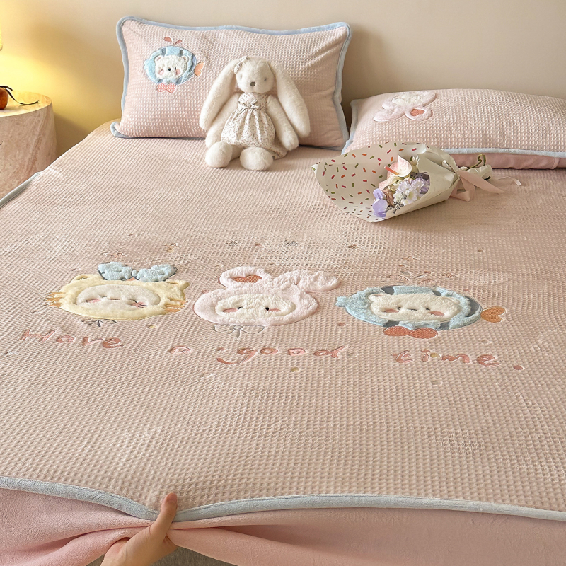 Trys dalių patalynės komplektas su animaciniu piešiniu, sintetinių pluoštų su reaktyviu dažymu, įtemptas lakštas