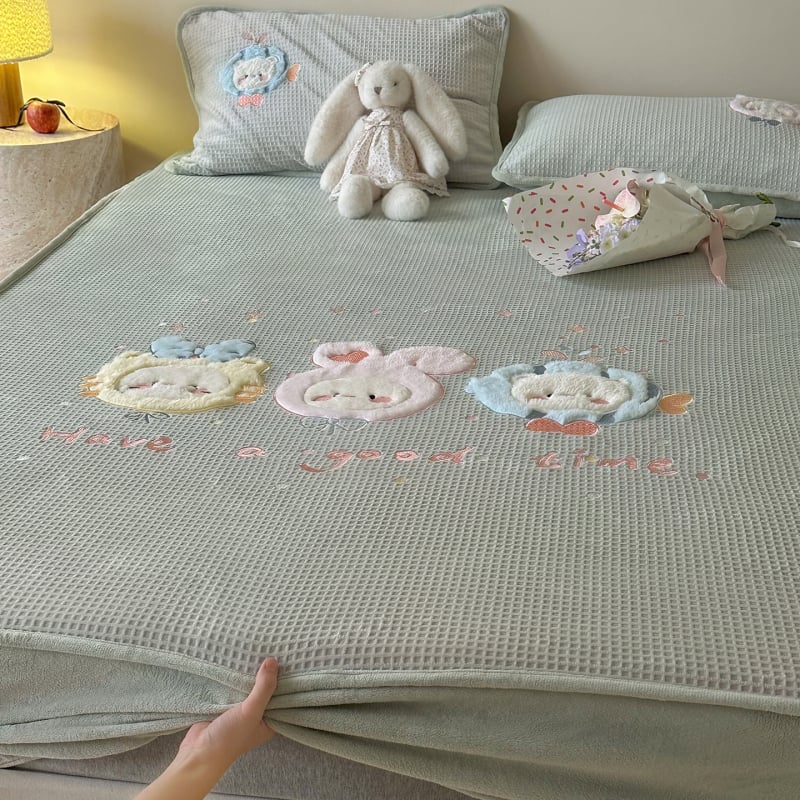 Trys dalių patalynės komplektas su animaciniu piešiniu, sintetinių pluoštų su reaktyviu dažymu, įtemptas lakštas