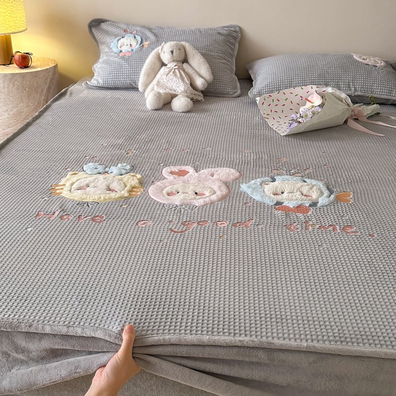 Trys dalių patalynės komplektas su animaciniu piešiniu, sintetinių pluoštų su reaktyviu dažymu, įtemptas lakštas