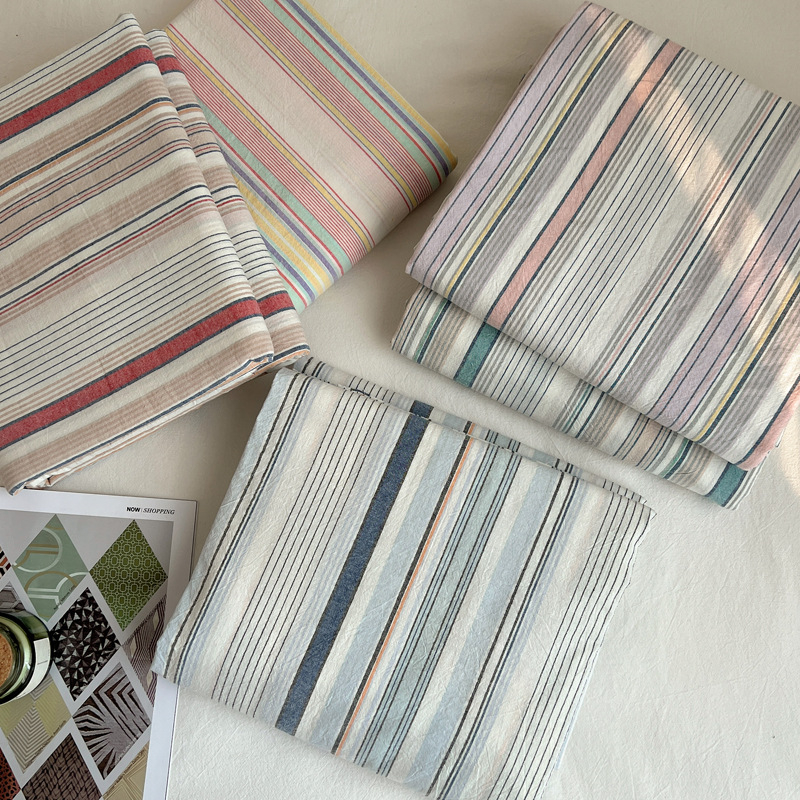 Medvilninis patalynės komplektas studentų bendrabutyje – dryžių raštas, twill audinys, reaktyvinis spausdinimas ir dažymas, audinio tankis 133x72, siūlų skaičius 40