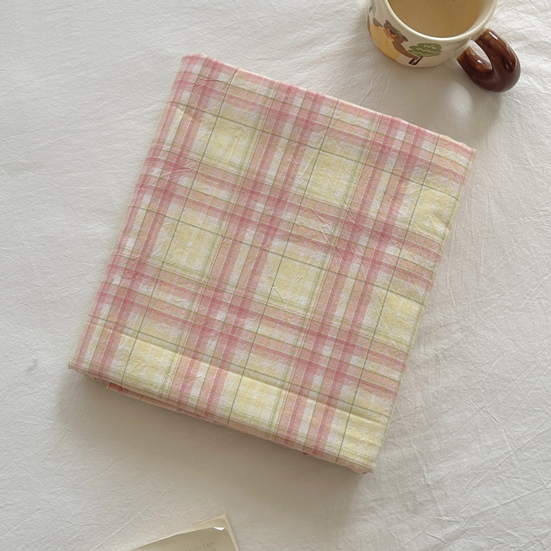 Medvilninis patalynės komplektas studentų bendrabutyje – dryžių raštas, twill audinys, reaktyvinis spausdinimas ir dažymas, audinio tankis 133x72, siūlų skaičius 40