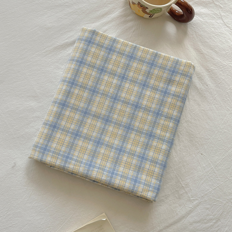 Medvilninis patalynės komplektas studentų bendrabutyje – dryžių raštas, twill audinys, reaktyvinis spausdinimas ir dažymas, audinio tankis 133x72, siūlų skaičius 40