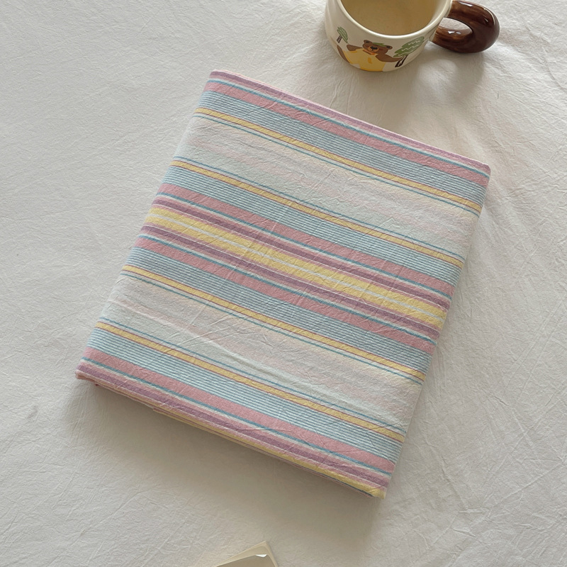 Medvilninis patalynės komplektas studentų bendrabutyje – dryžių raštas, twill audinys, reaktyvinis spausdinimas ir dažymas, audinio tankis 133x72, siūlų skaičius 40