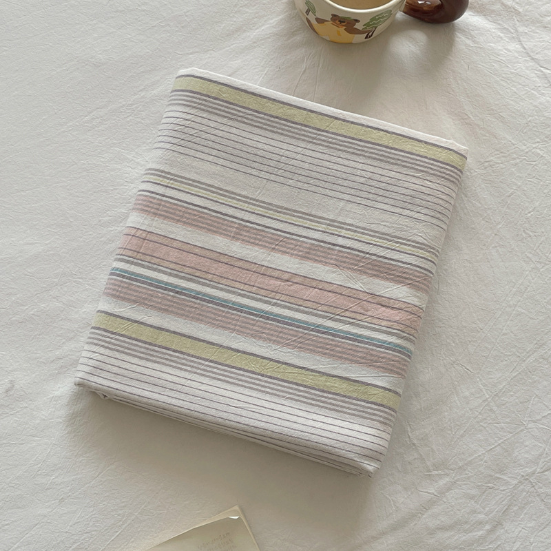 Medvilninis patalynės komplektas studentų bendrabutyje – dryžių raštas, twill audinys, reaktyvinis spausdinimas ir dažymas, audinio tankis 133x72, siūlų skaičius 40