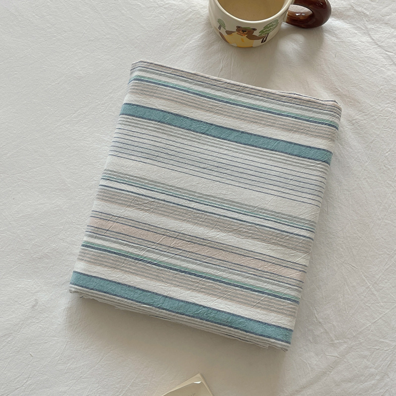 Medvilninis patalynės komplektas studentų bendrabutyje – dryžių raštas, twill audinys, reaktyvinis spausdinimas ir dažymas, audinio tankis 133x72, siūlų skaičius 40