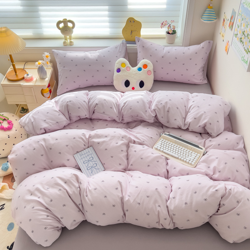 Megzti medvilniniai patalynės komplektas, keturių dalių — reakcijos spausdinimas, animacinių personažų ir augalų žiedų raštai, tinkamas visiems metų laikams