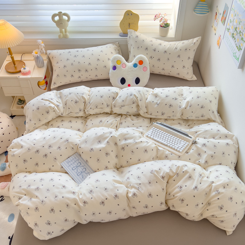 Megzti medvilniniai patalynės komplektas, keturių dalių — reakcijos spausdinimas, animacinių personažų ir augalų žiedų raštai, tinkamas visiems metų laikams